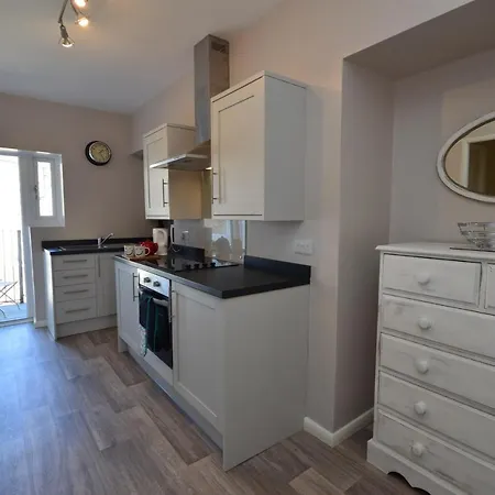 Apartament Endeavour Returns *