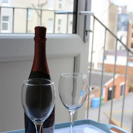 Apartament Endeavour Returns