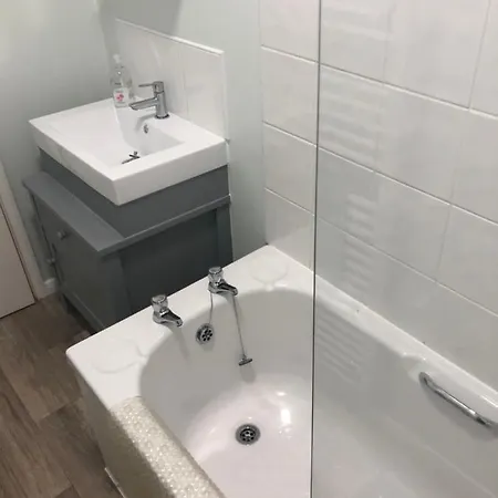 Endeavour Returns Apartament Whitby